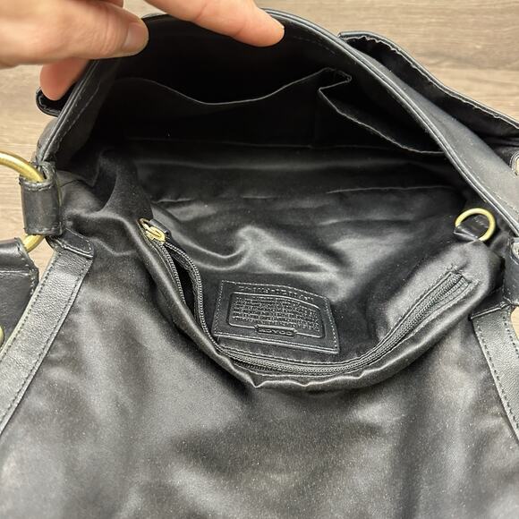 VTG COACH Leather Soho Flap Shoulder Bag Black Gold Tone W/Charm F11842 Y2K - Picture 9 of 14